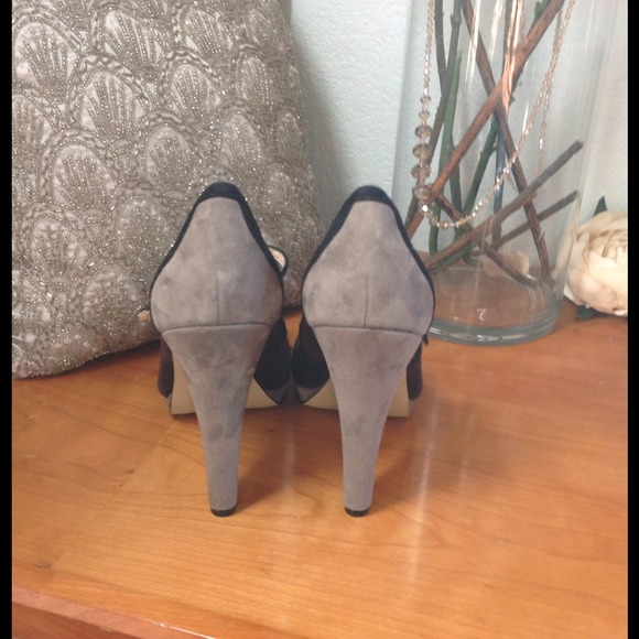 SOLD/BUNDLED Modern Mary Jane Pumps - Picture 4 of 4