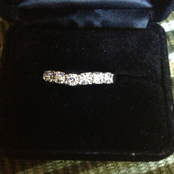 ❌Sold❌Beautiful ring - Picture 2 of 3