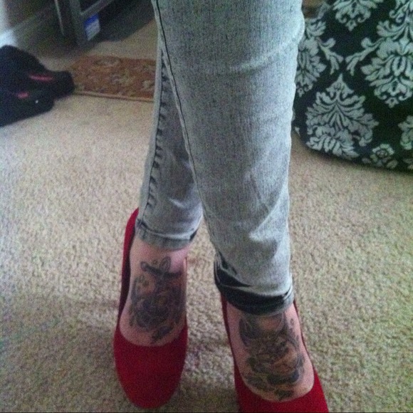 HOTT🔥 RED PUMPS !!👠 - Picture 3 of 3