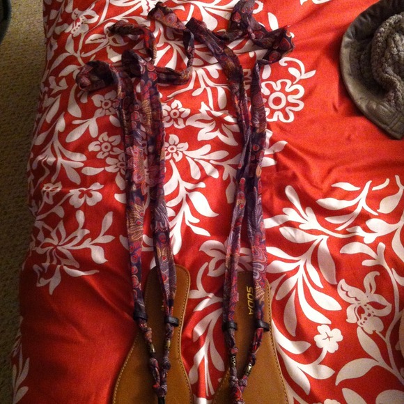 Sandals - Picture 2 of 3