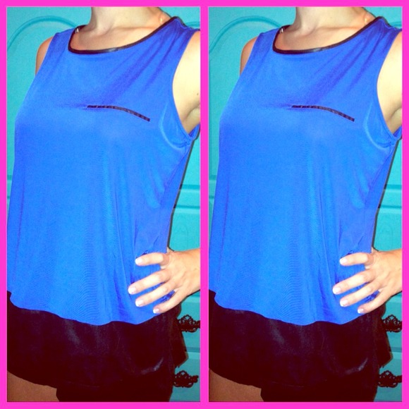😎NWOT super cute Blue top😎
