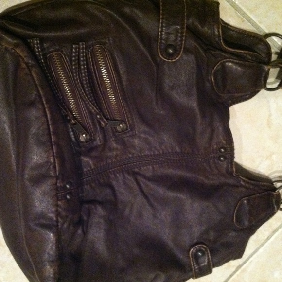 X SOLD X Vintage inspired faux leather bag! - Picture 2 of 4