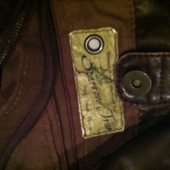 X SOLD X Vintage inspired faux leather bag! - Picture 3 of 4