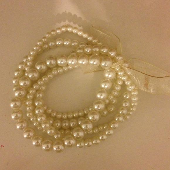 ❌SOLD❌Stretchy pearl bracelets