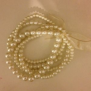 ❌SOLD❌Stretchy pearl bracelets
