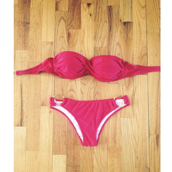 🎀Traded🎀 VS inspired twist bandeau bikini