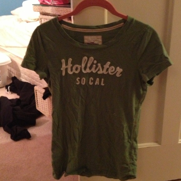Hollister graphic tee