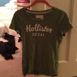Hollister graphic tee