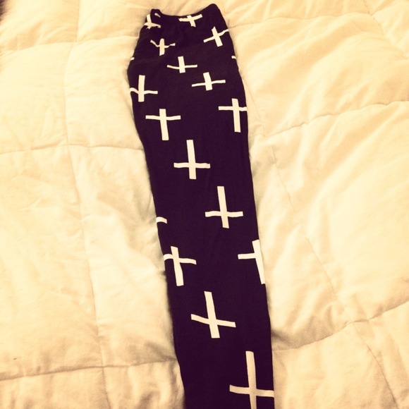 Inverted cross leggings