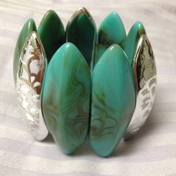 ❗️Sale❗️Turquoise and Silver Statement Bracelet - Picture 1 of 3