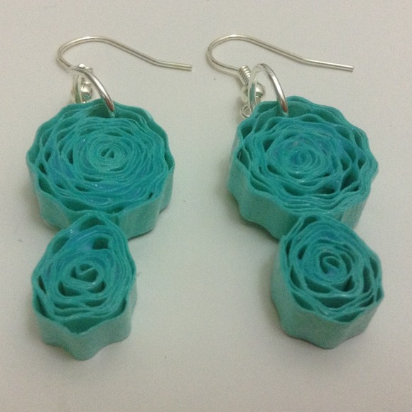 Handmade quilled earrings - Picture 2 of 3