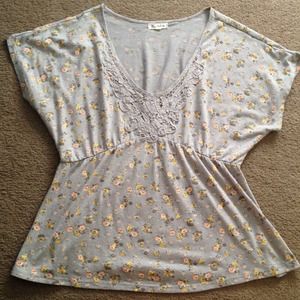 🌸Grey Floral Top!🌸