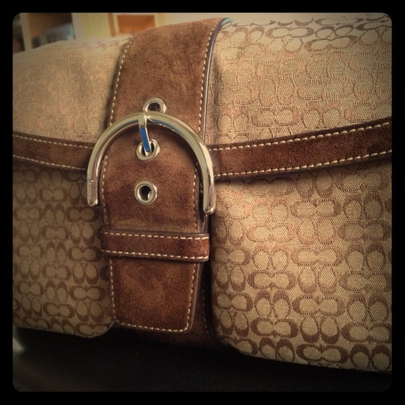✅SOLD - Coach Pocket Shoulder Bag