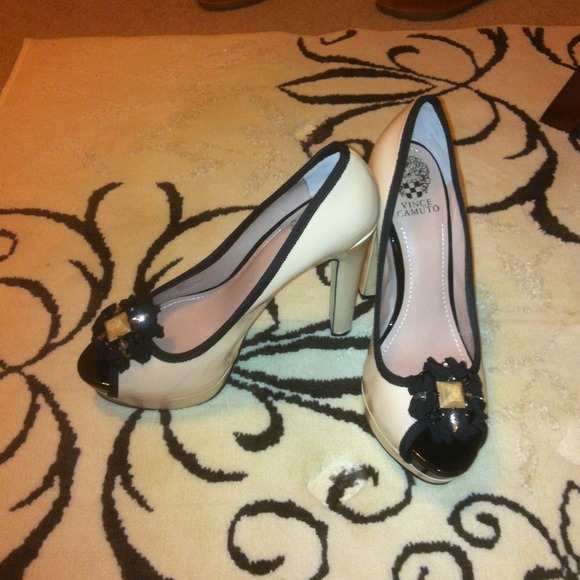 Vince Camuto Pumps