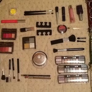 Lot of random makeup.