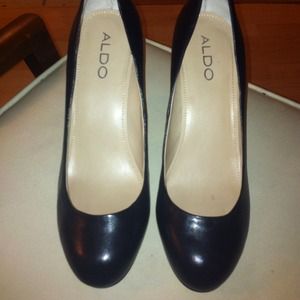 Aldo black leather pumps