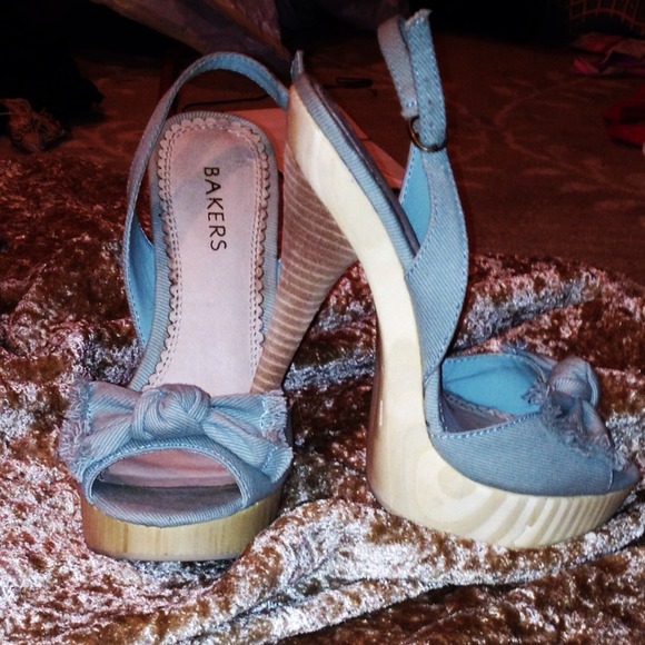 πHOST PICKπ HOT BABY BLUE SHOES NWOT - Picture 2 of 3