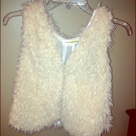 Off white short fur vest - Picture 1 of 1