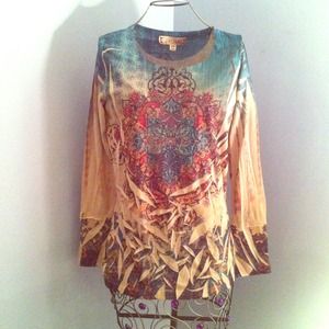 Long sleeved fitted t-shirt