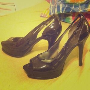 Black Guess slingback peep-toe pumps