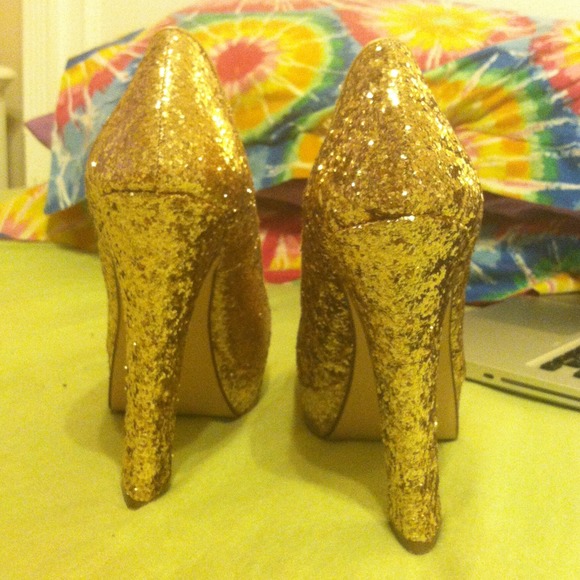 Gold glitter platform pumps - Picture 4 of 4