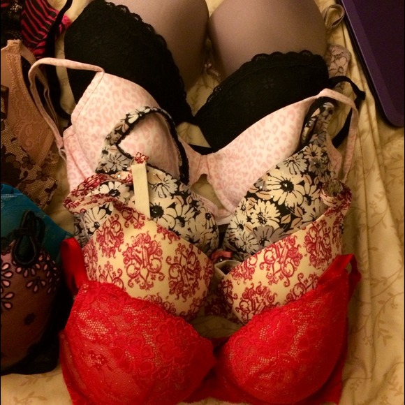 💖💕 VS Bras 💖💕 - Picture 3 of 3