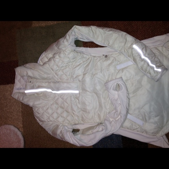 Lululemon light weight running puffy jacket size 4