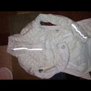 Lululemon light weight running puffy jacket size 4