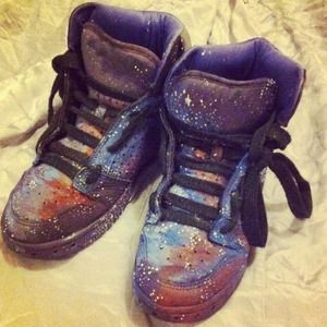 Custom-Painted Galaxy Sneaks!