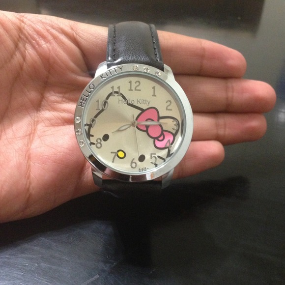 SOLD In bundle ✨REDUCED✨Hello kitty watch - Picture 3 of 3
