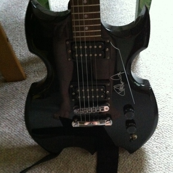 Paul Stanley signed guitar