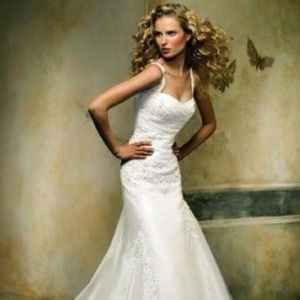 Pronovious oleaje wedding gown