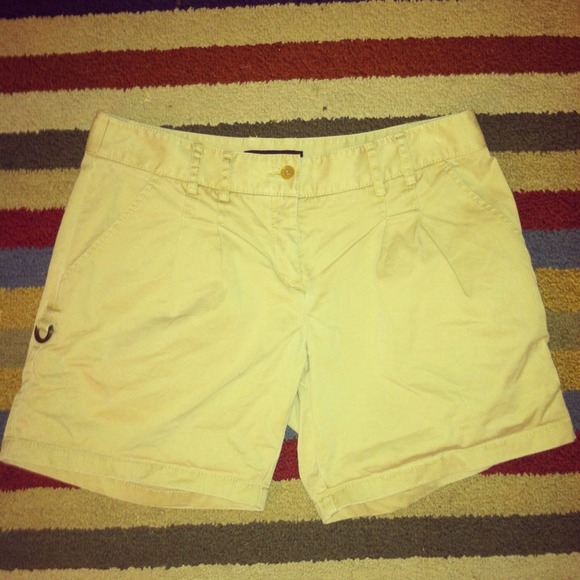 *BCBG* Khaki Shorts Sz 4 - Comfortable & Cute! 🎀