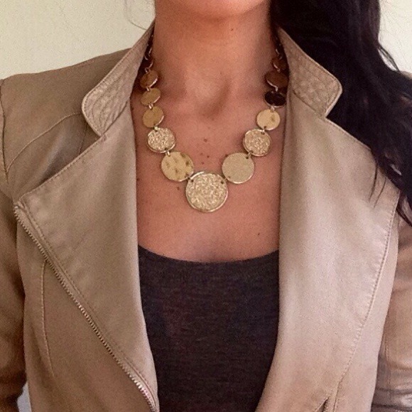 saks Jewelry - Saks gold glitter necklace