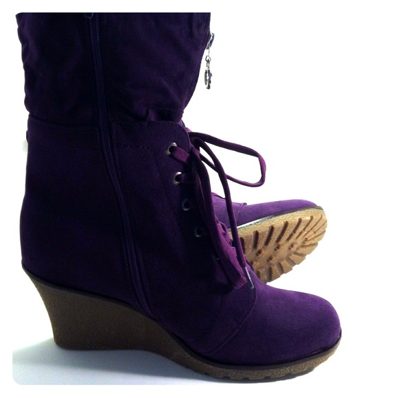 SOLD in bundle wedge booties