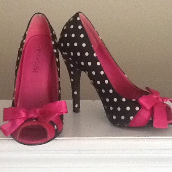 Polka dot heels with pretty pink bows!!