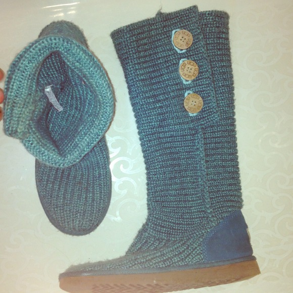 Classic Cardy UGG boots in Turquoise, size 8