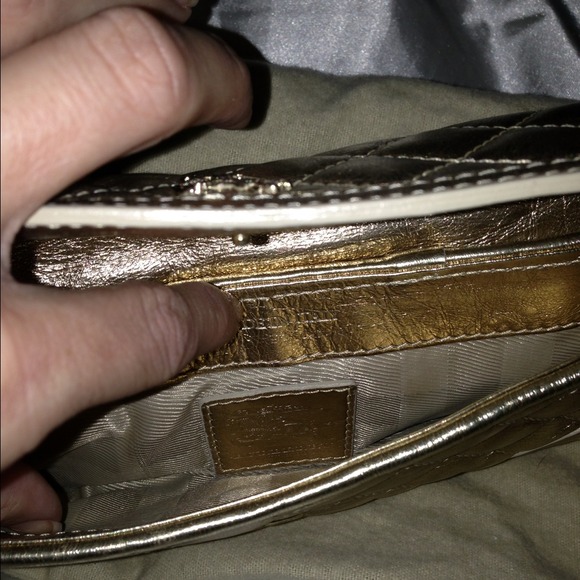 SALE ๐ฏ% Gold Burberry Clutch โHandbag - Picture 3 of 4