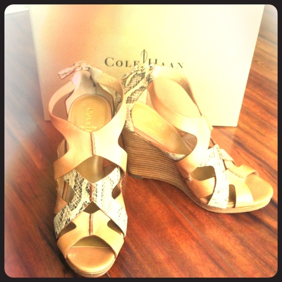 PRICE ✂️‼️COLE HAAN Wedge sandal