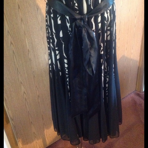 Cocktail/Evening DressFINAL MARK DOWN - Picture 3 of 4