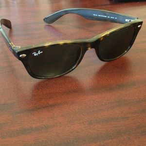 Ray Ban authentic New Wayfarer sunglasses