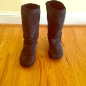 Black ugg boots
