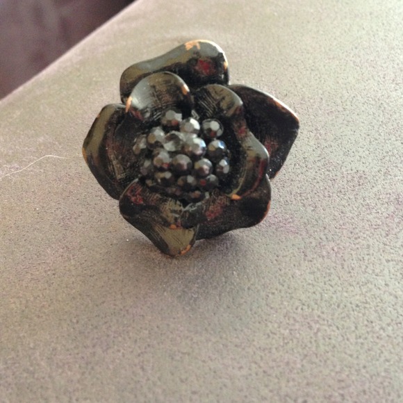 **SOLD***Free with purchase** Cute flower ring! :)
