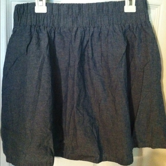 Fully lined high waist skirt