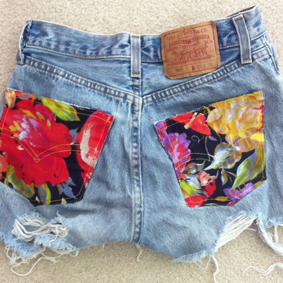 💥ON HOLD💥Levi vintage high waisted shorts