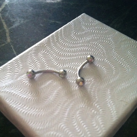 Iridescent eyebrow ring! ❌No Trades❌ No Paypal⛔️ - Picture 4 of 4