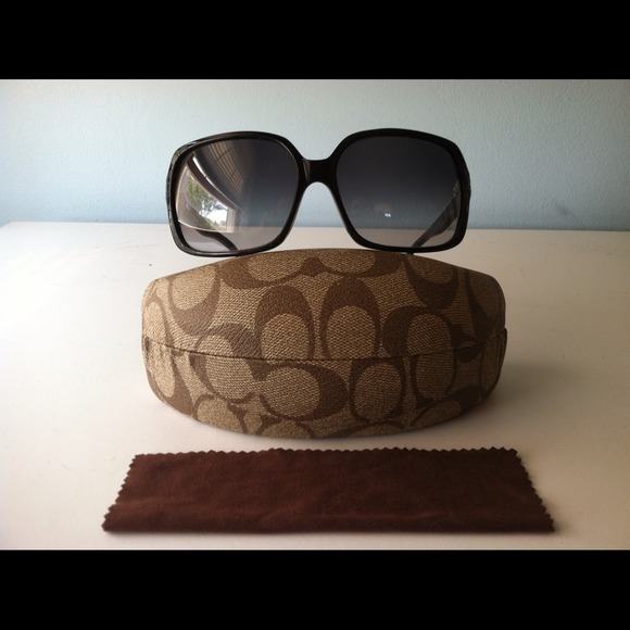 Coach Sofia Sunglasses. Black