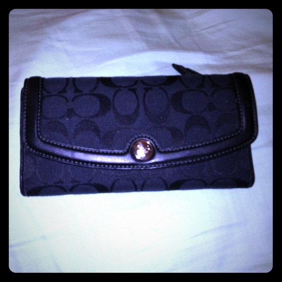 💯 Authentic COACH wallet! 💟