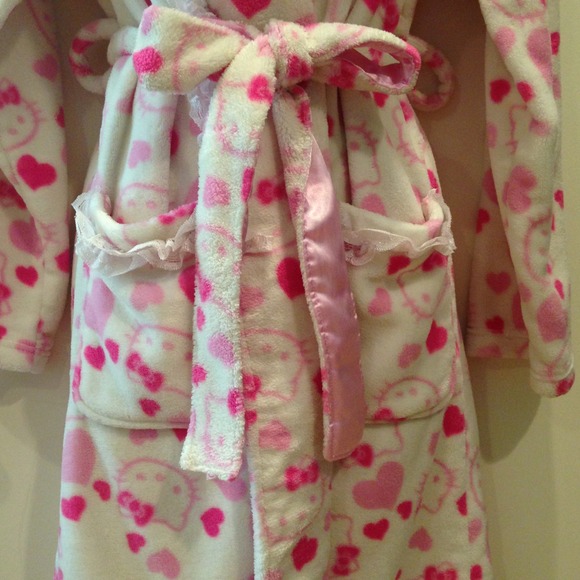 Hello kitty robe - Picture 2 of 4