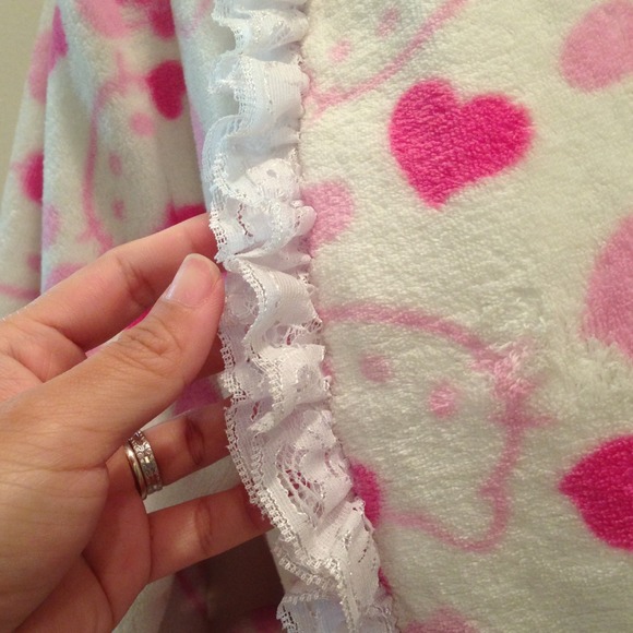 Hello kitty robe - Picture 4 of 4